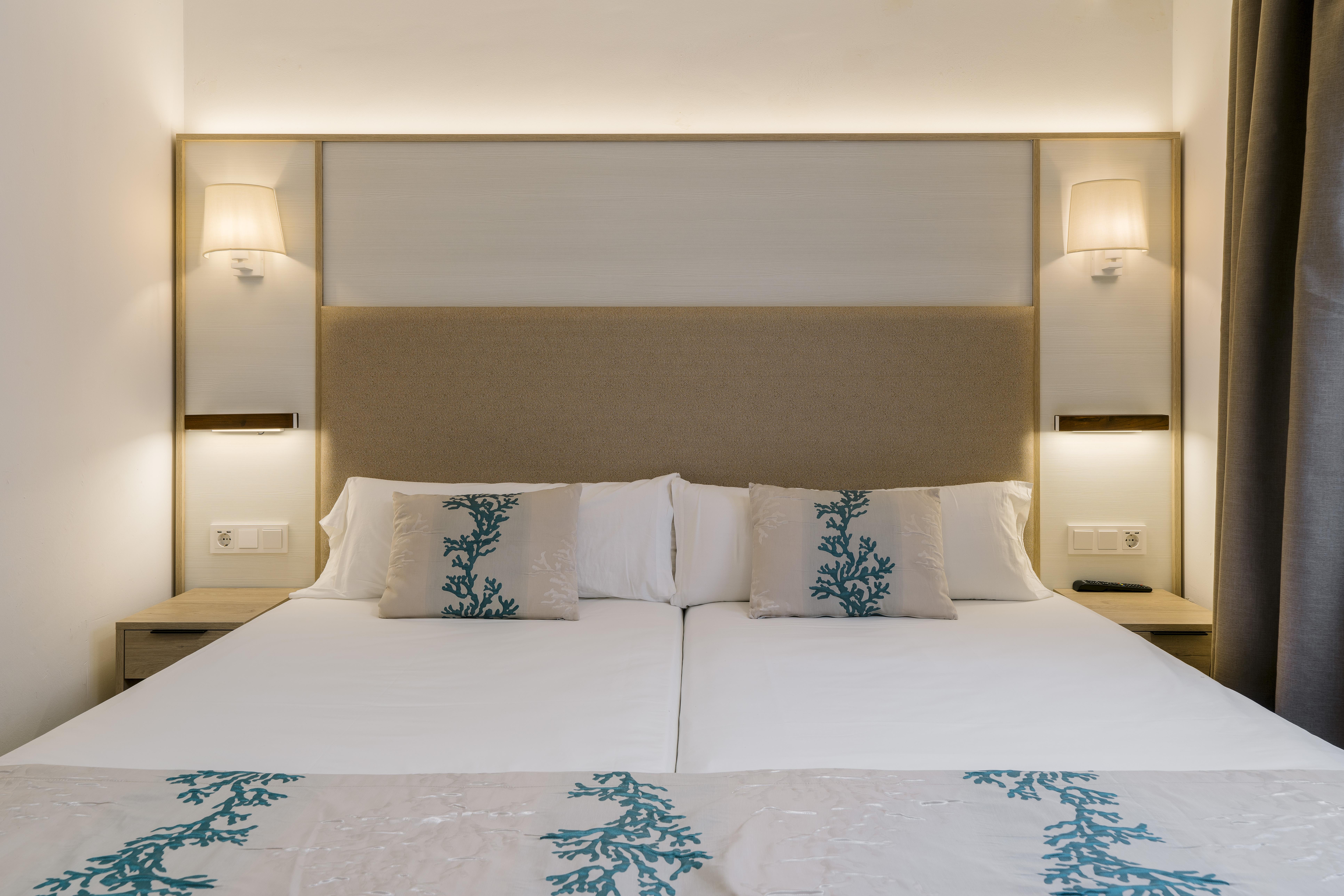 Alua Suites Las Rocas Cala D´Or エクステリア 写真