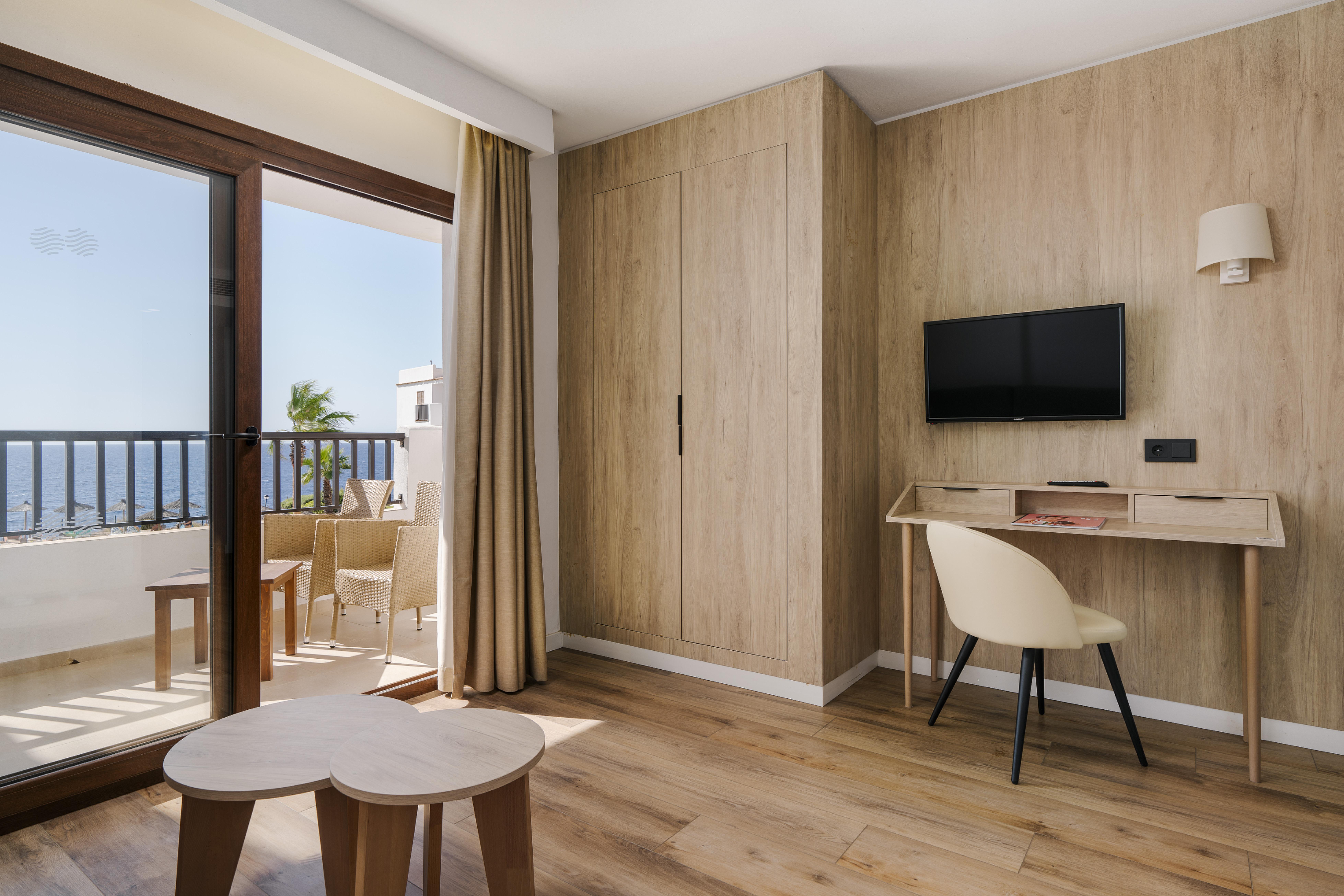 Alua Suites Las Rocas Cala D´Or エクステリア 写真