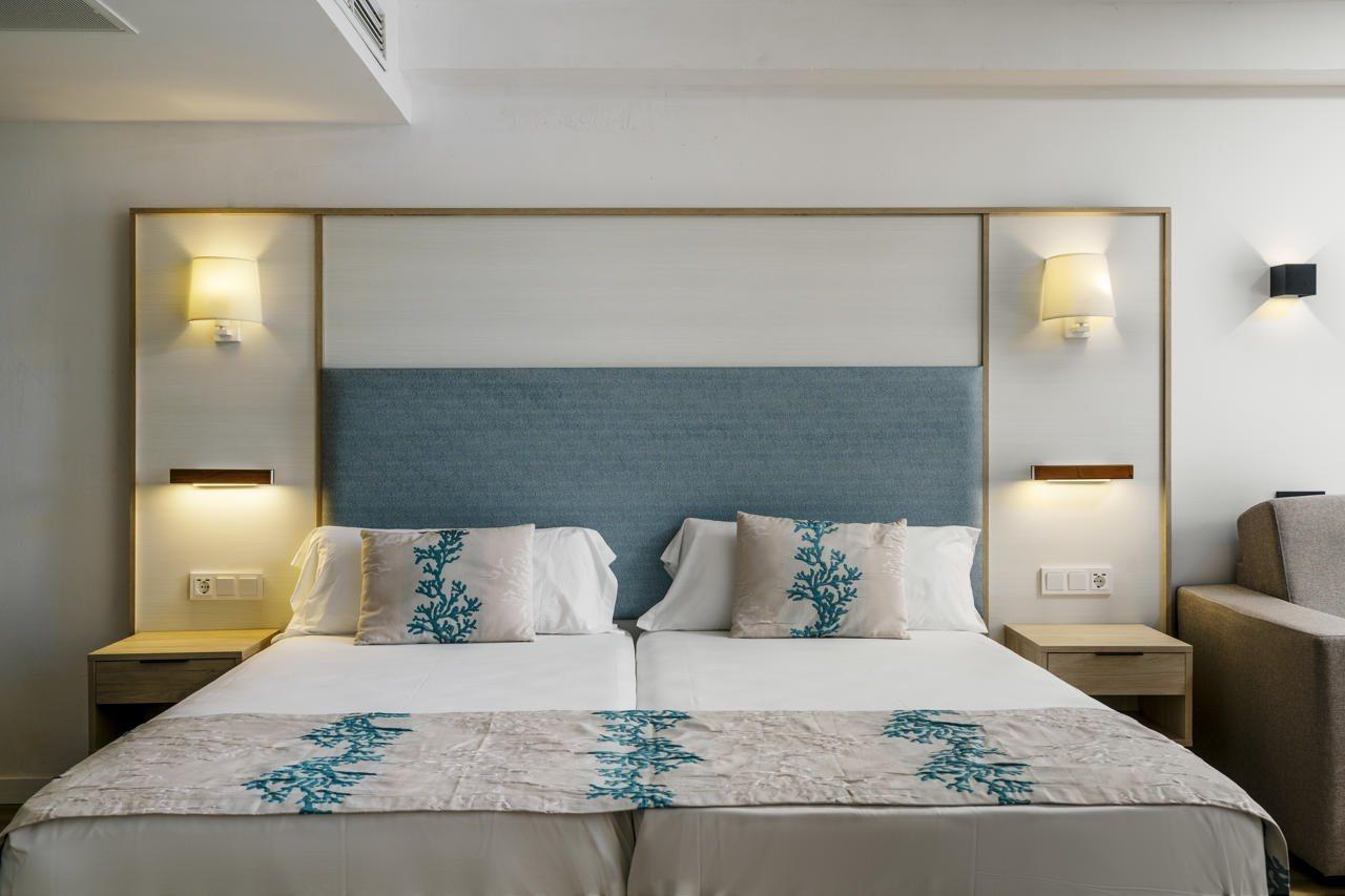 Alua Suites Las Rocas Cala D´Or エクステリア 写真
