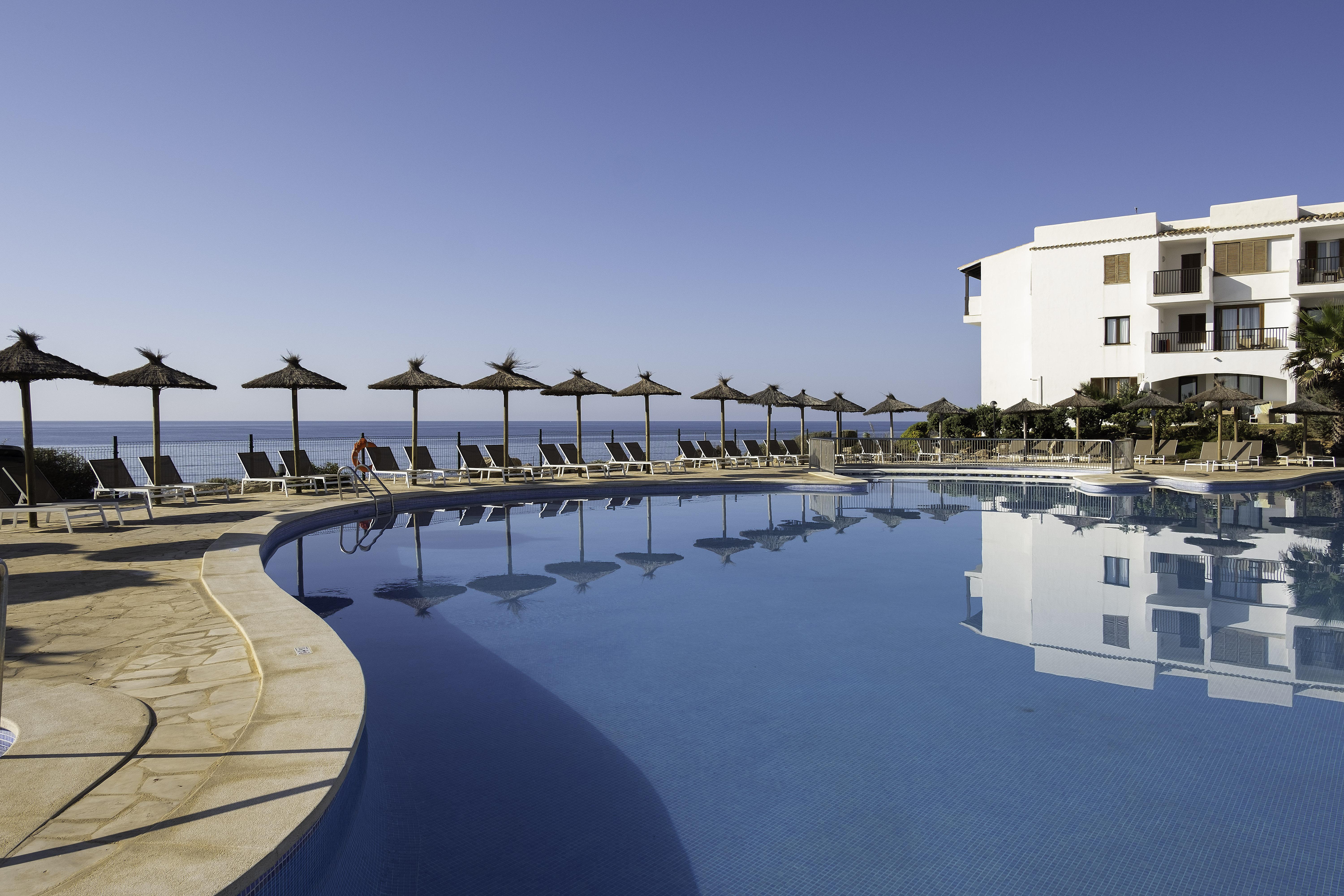 Alua Suites Las Rocas Cala D´Or エクステリア 写真
