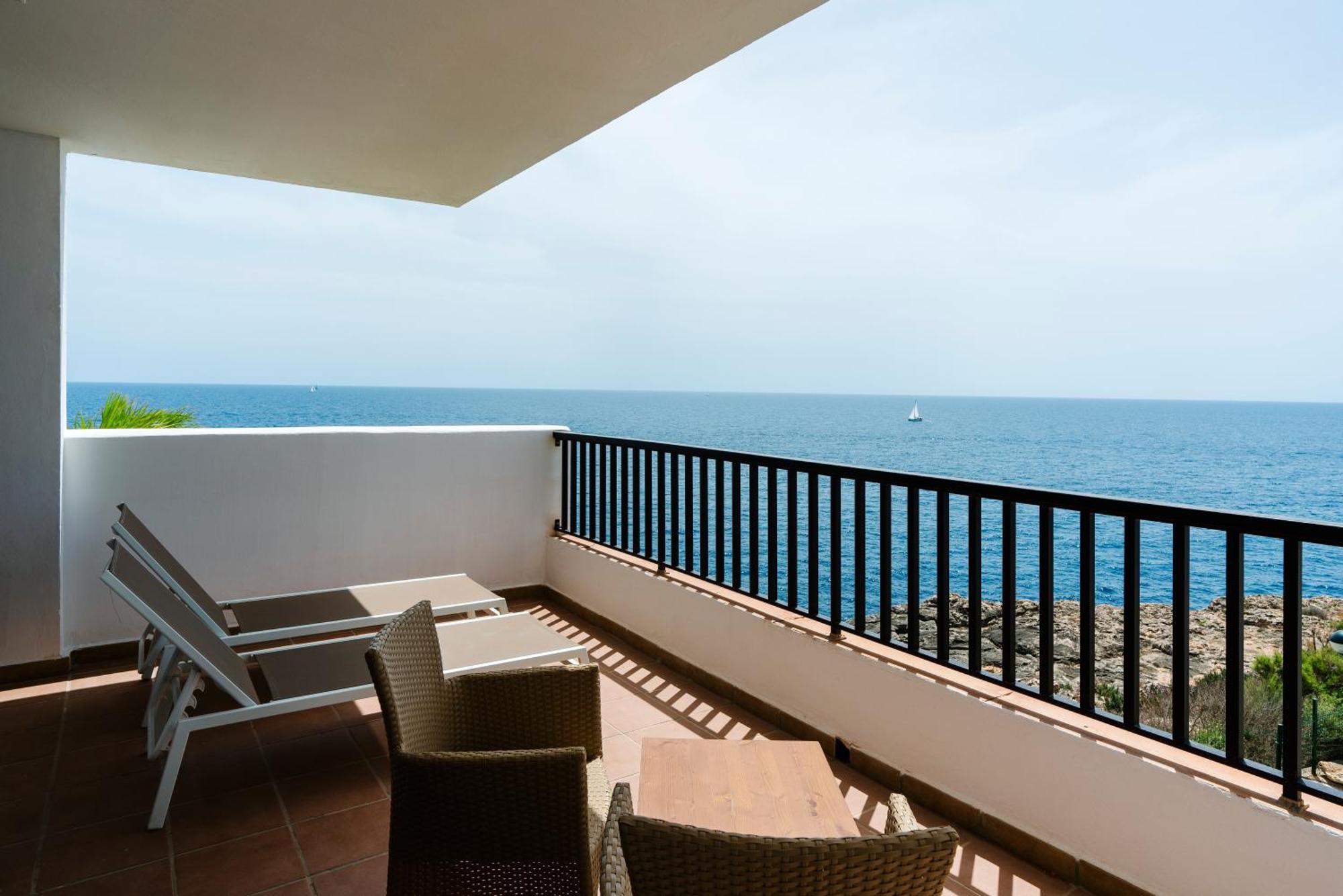 Alua Suites Las Rocas Cala D´Or エクステリア 写真