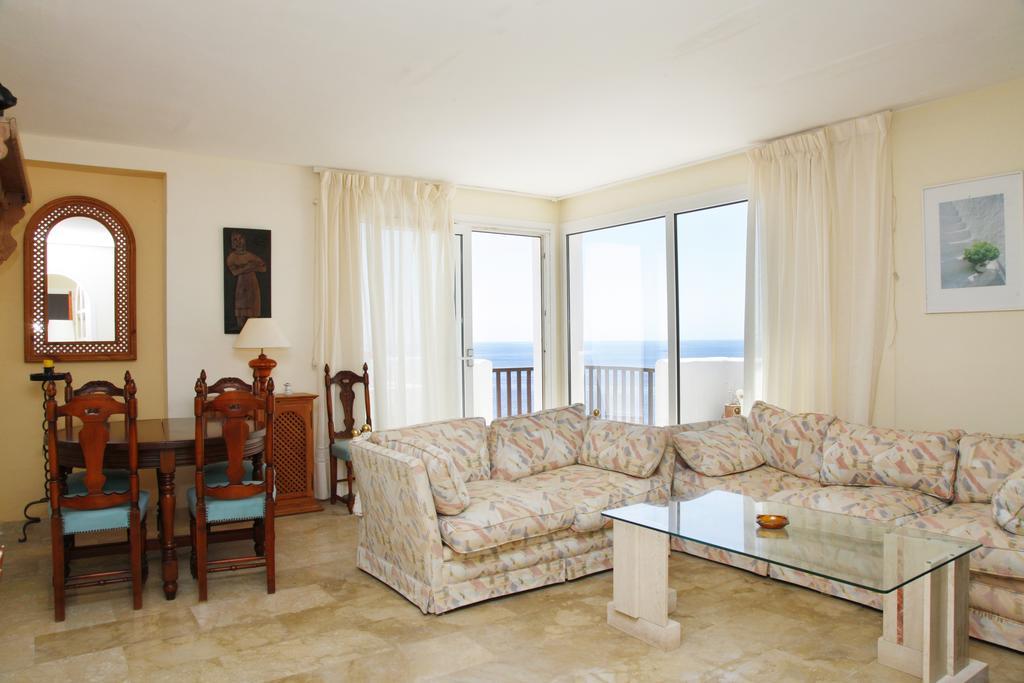 Alua Suites Las Rocas Cala D´Or エクステリア 写真